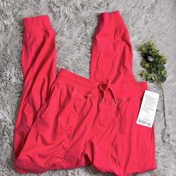 NWT Dance Studio Relaxed-Fit Mid-Rise Cargo Jogger in glaze...